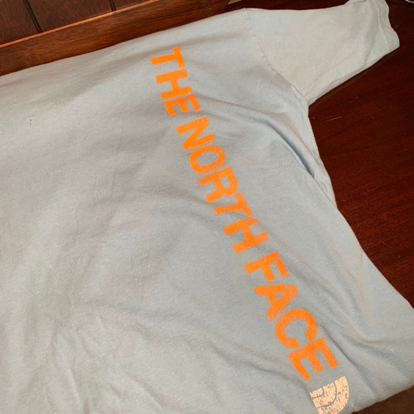 Bold North Face Tee Size L LIttle Wear✅ - Picture 2 of 2